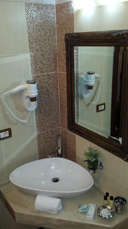 Hotel Boutique Vila Fernando Tirana Quarto foto